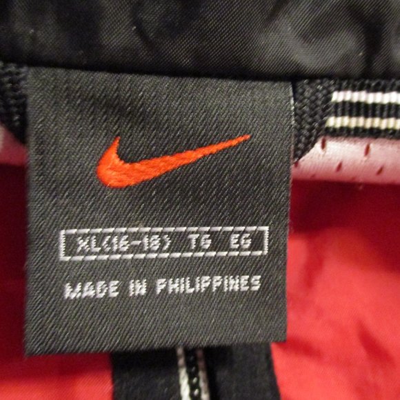 Nike Woman X Large Red Black White Full Zip Pockets Outdoors Windbreaker Jacket - Picture 10 of 11